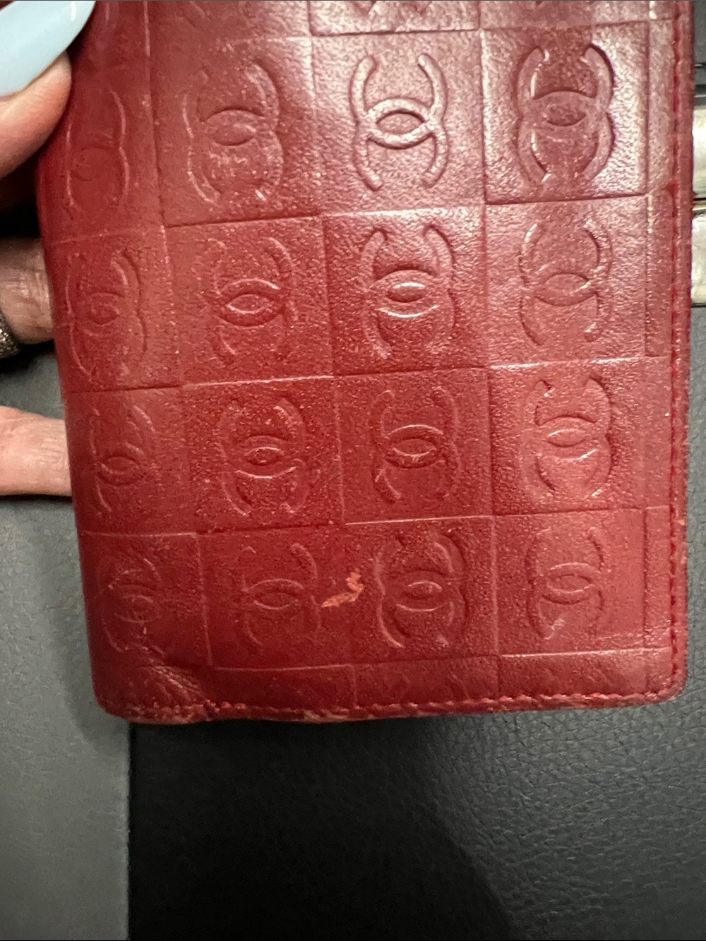 CHANEL Red Embossed CC Leather Wallet - Picture 5 of 6